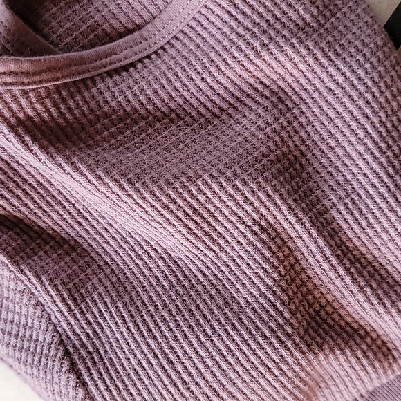 NEW TNA Thermal Notch Top - Picture 2 of 3